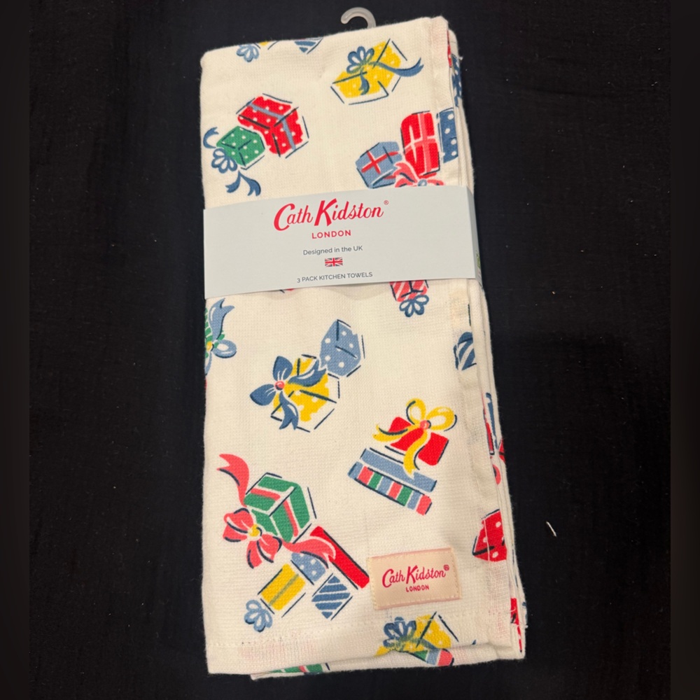 Cath Kidston Festive “presents-multi”Towels-add some fun to any room🎁 set of 3